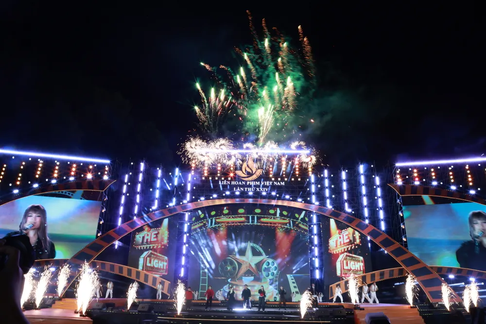 Lễ khai mạc LHP Việt Nam đã diễn ra vô cùng hoành tráng, sôi động. Ảnh: DŨNG PHƯƠNG