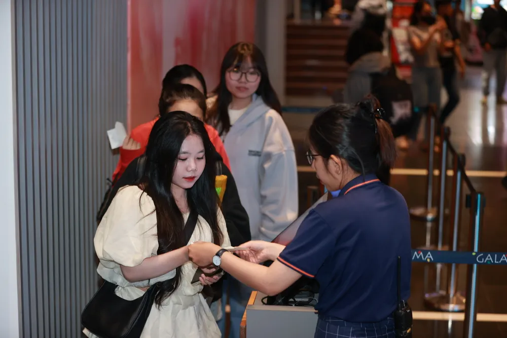 nhan ve xem phim 1.jpg