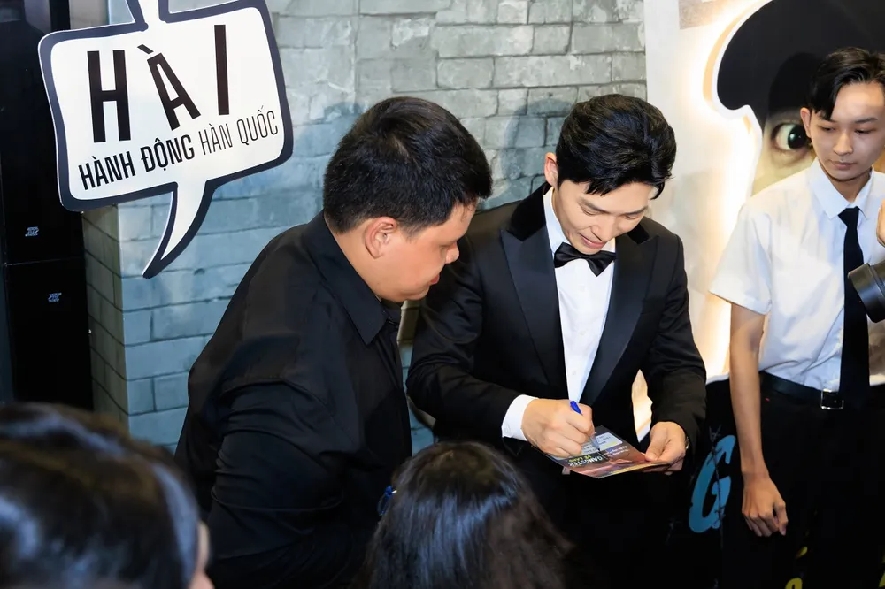 hau due mat troi 2.jpg