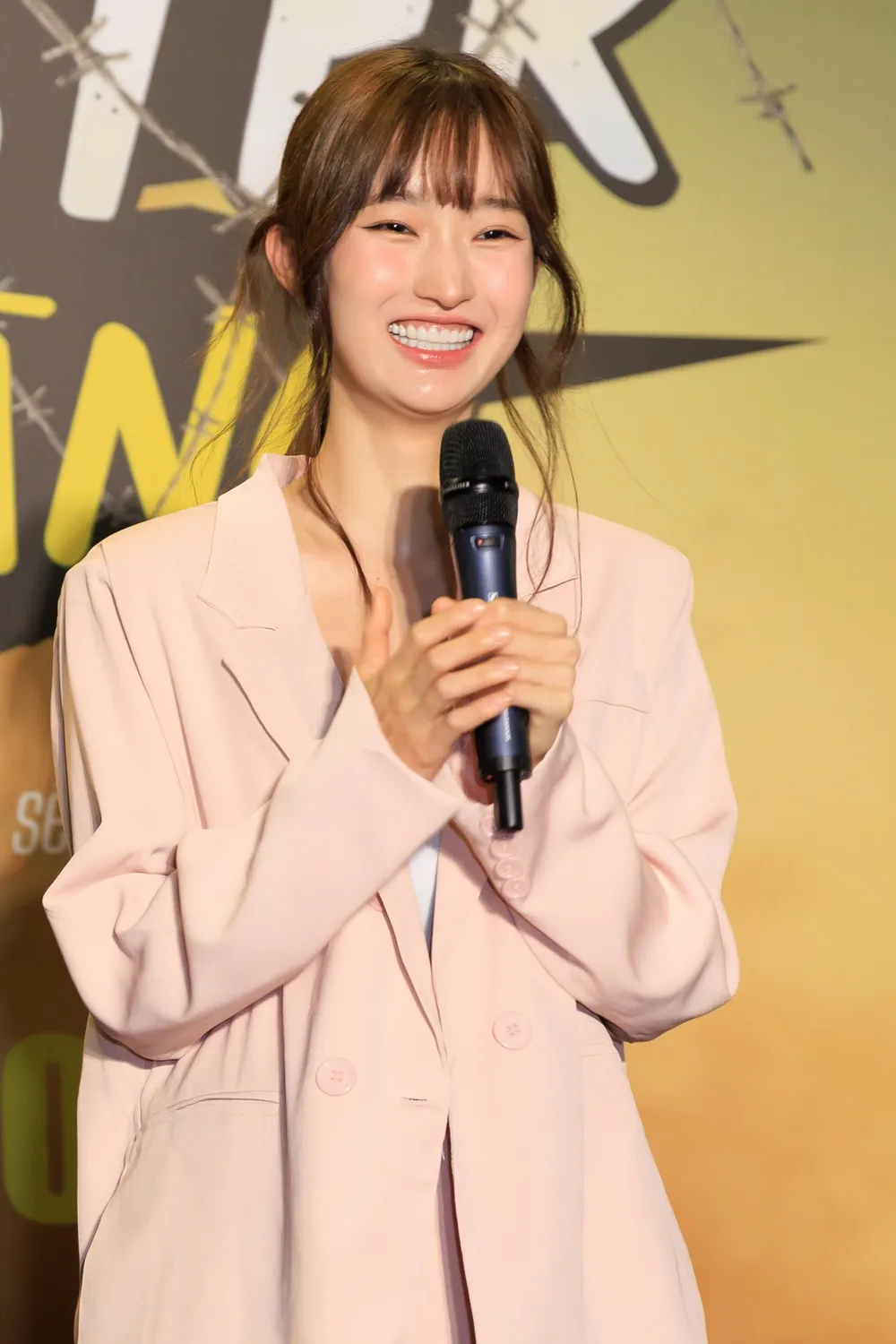 hau due mat troi 5.jpg