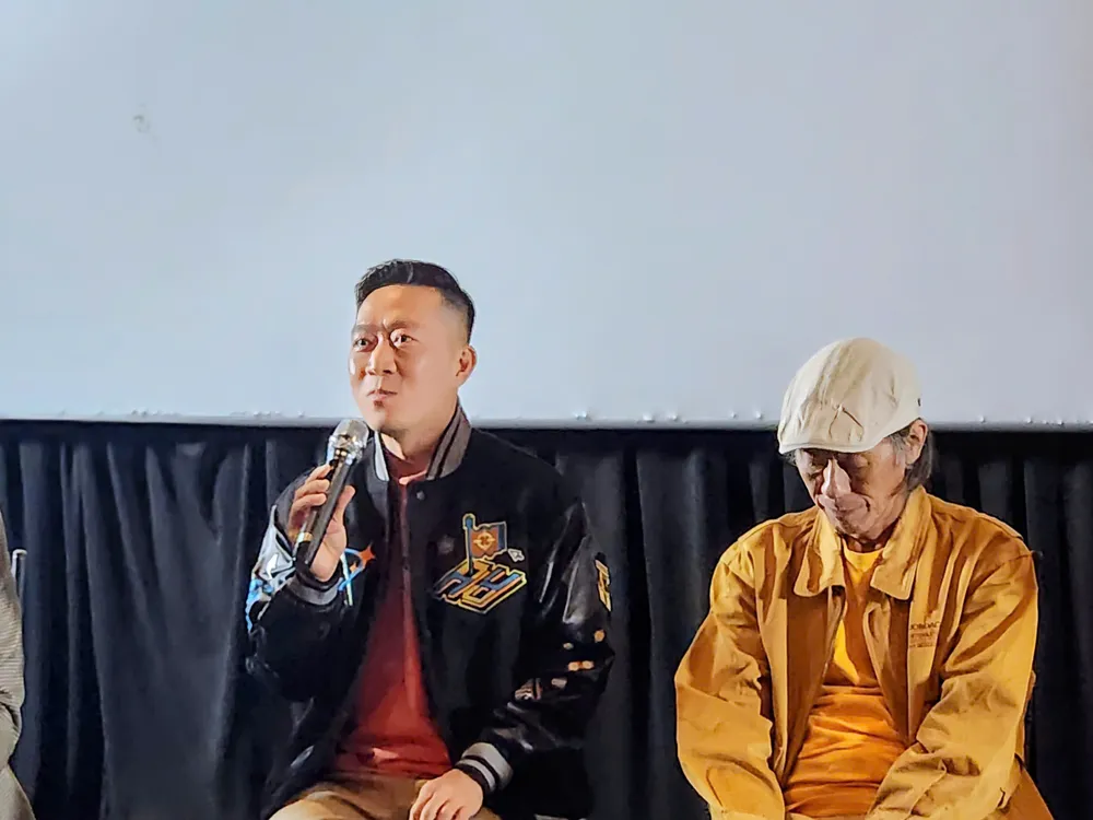 O diretor Hoang Nam sentiu-se aliviado da pressão psicológica após a conclusão do filme. Foto: VAN TUAN The he ky tich (3).jpg