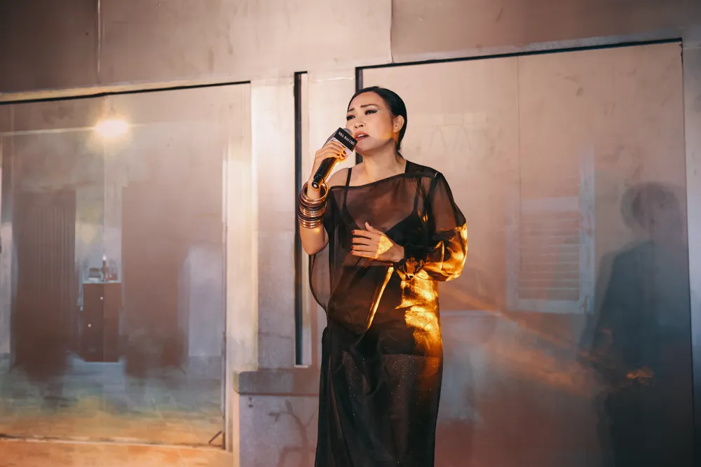 ra mat nha hai chu 1.png