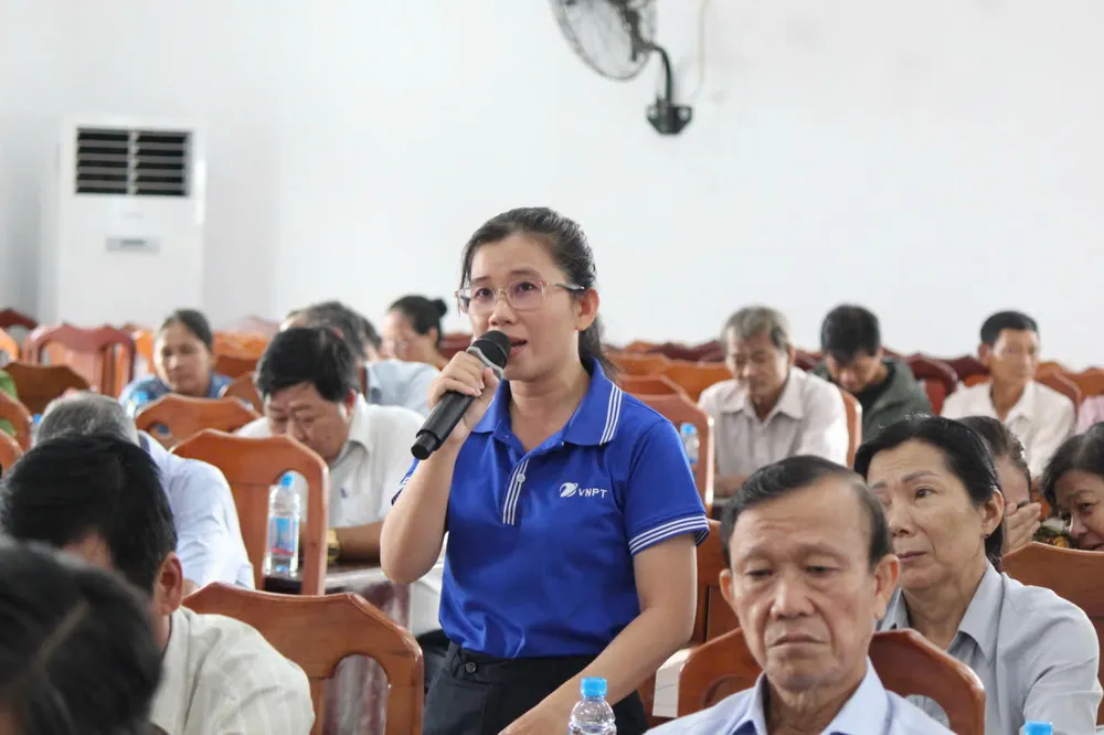 Cử tri Trương Thị Vĩ Dạ nêu phản ánh CỬ TRI.jpg