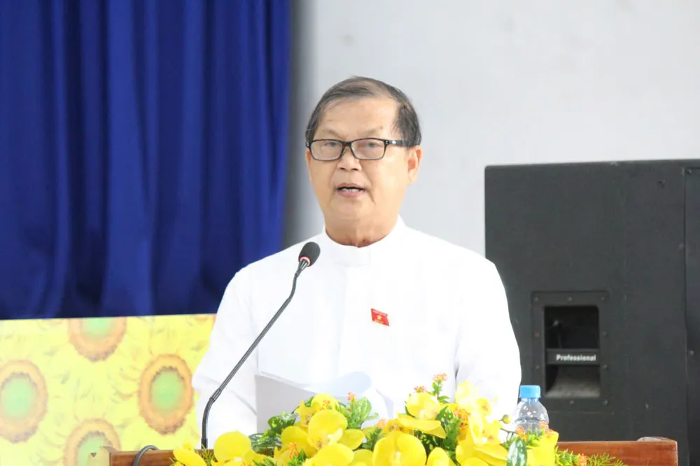 Linh mục Nguyễn Văn Riễn tại buổi tiếp xúc cử tri xã Thường Tân linh mục RIỄNG.jpg