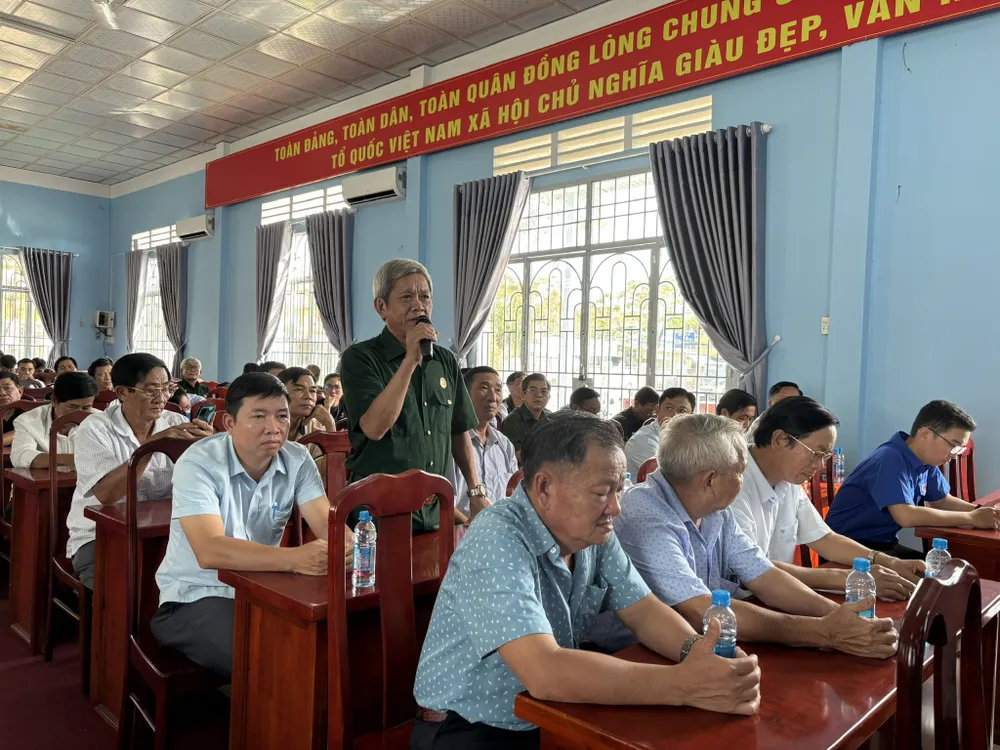 Cử tri phường Thuận Giao nêu phản ánh tại buổi tiếp xúc cử tri chiều 7-10 CỬ TRI PHƯỜNG THUẬN GIAO.jpg