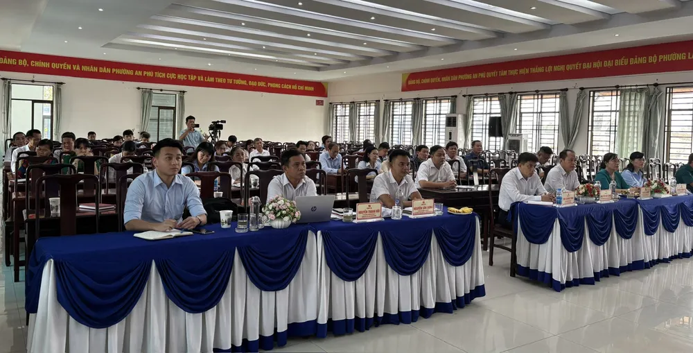 Các đại biểu tham dự hội nghị z7097558717949_335a93605598f30ee5df29e82f5e011f.jpg