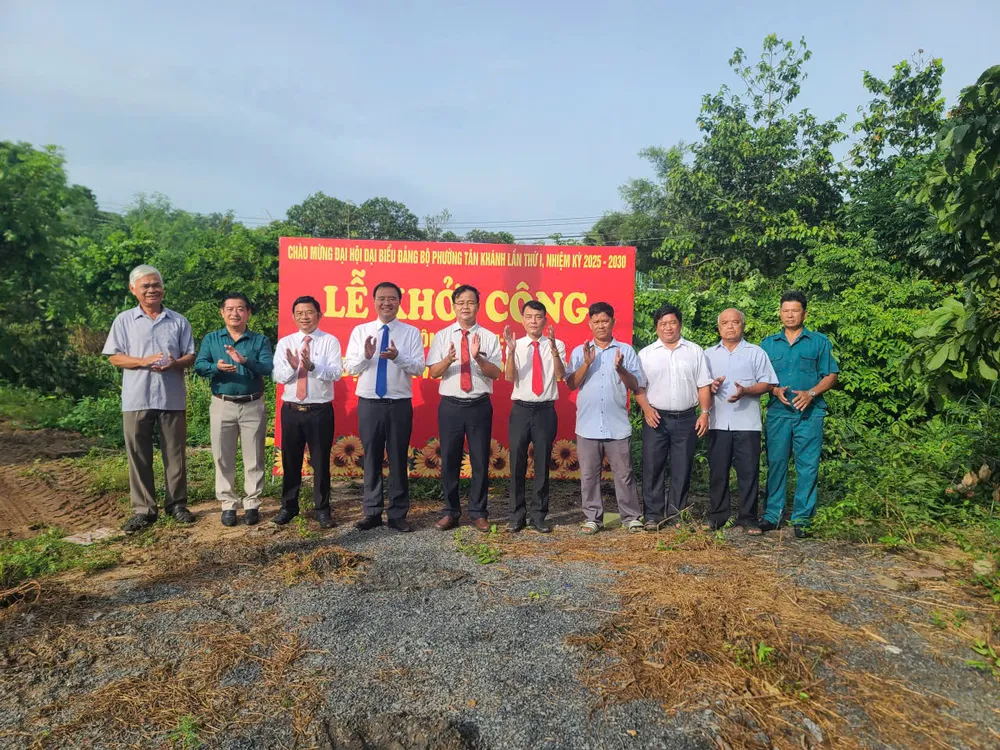 Khởi công xây dựng Hoa viên ở khu phố An Thành nhằm tạo cảnh quan, xây dựng sân chơi phục vụ người dân KHOI CONG HOA VIEN.jpg