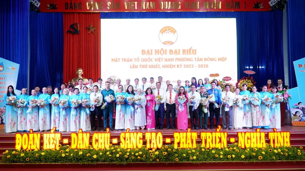 Ủy ban MTTQ Việt Nam phường Tân Đông Hiệp lần thứ I, nhiệm kỳ 2025-2030 ra mắt RA MẮT TÂN ĐÔNG HIỆP.jpg