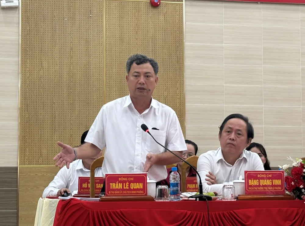 Đồng chí Trần Lê Quan, Bí thư Đảng ủy, Chủ tịch HĐND phường Tân Khánh phát biểu tại buổi làm việc lãnh đạo phường tân khánh phát biểu .jpg