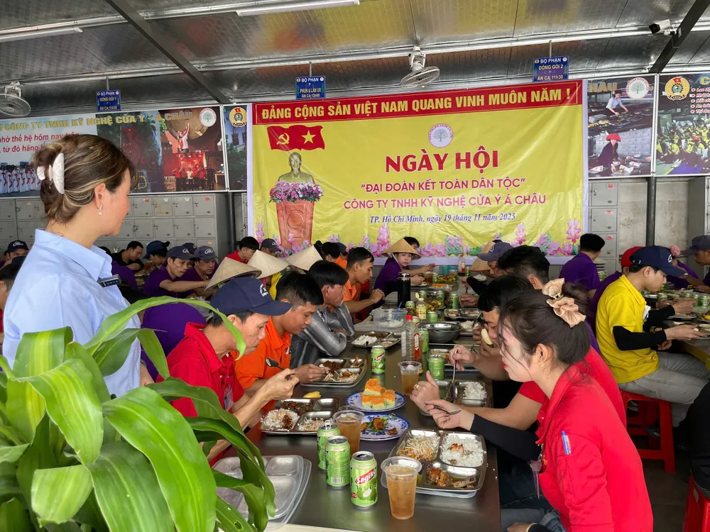 COM CÔNG NHÂN 1.jpg