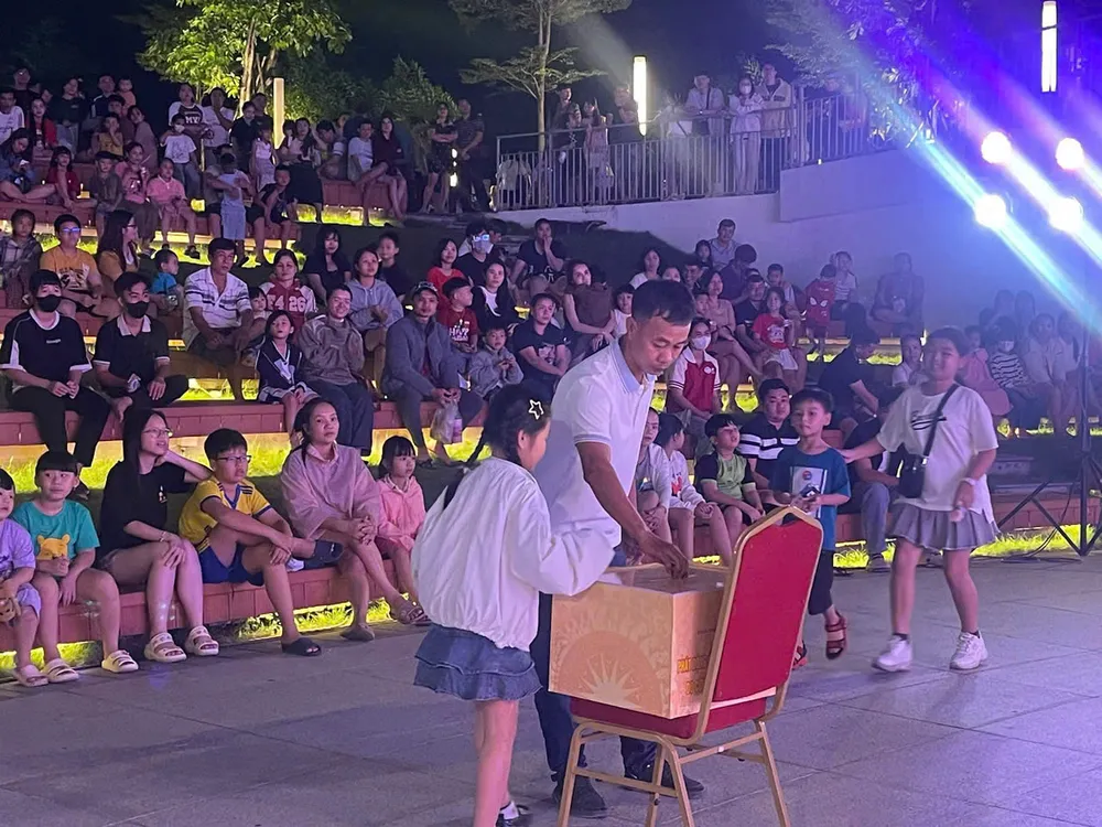 VAN NGHE UNG HO 2.jpg