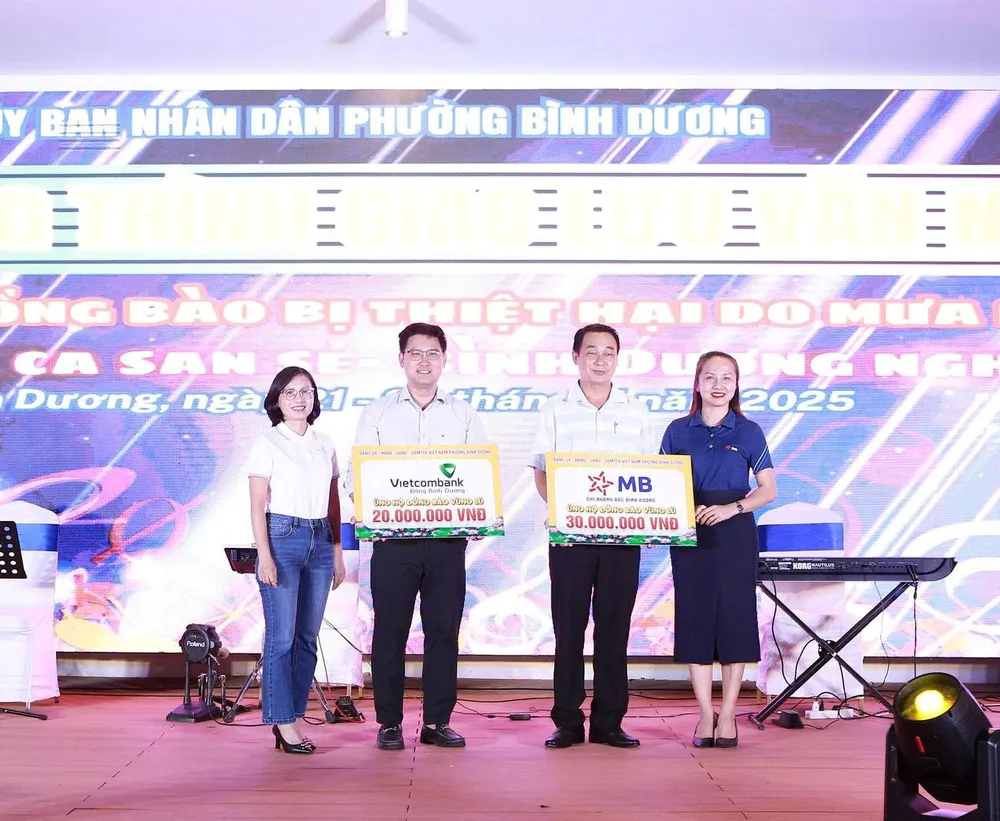 VAN NGHE UNG HO 4.jpg