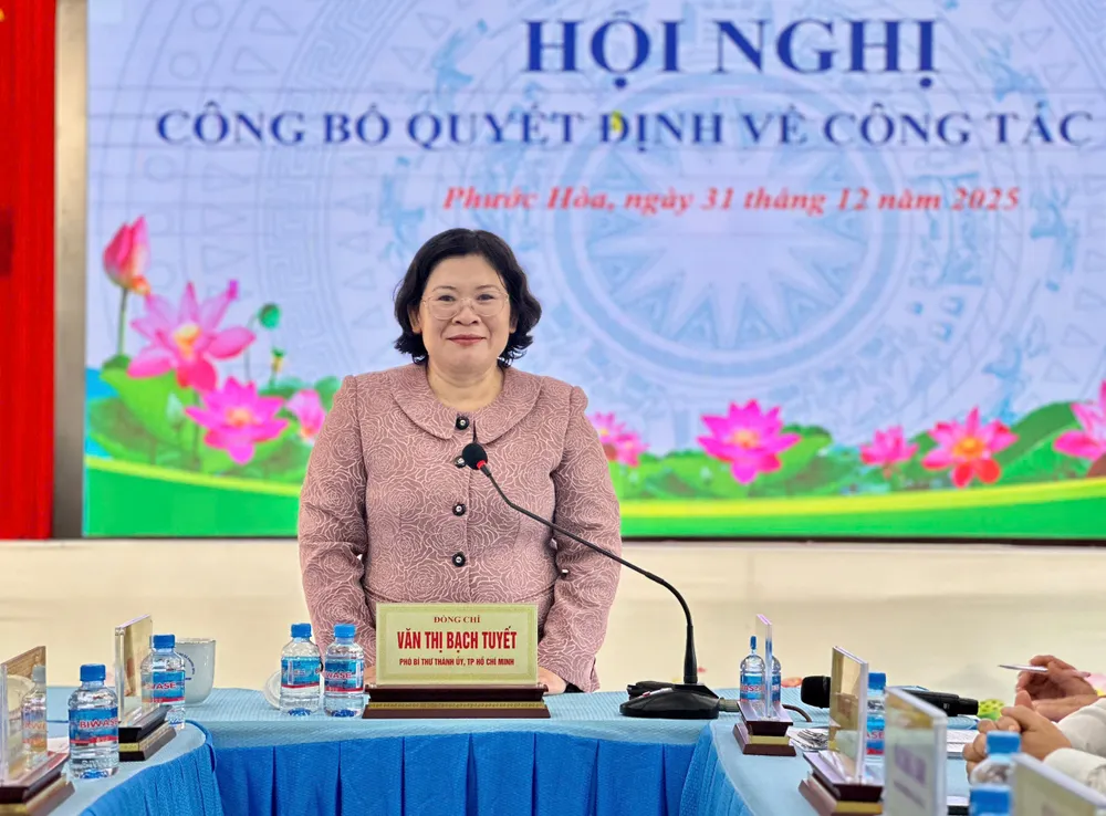 Đồng chí Văn Thị Bạch Tuyết, Phó Bí thư Thành ủy TPHCM phát biểu giao nhiệm vụ