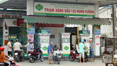 Cửa hàng xăng dầu trên địa bàn TPHCM vẫn hoạt động bình thường và cam kết đảm bảo nguồn cung. Ảnh: LẠC PHONG