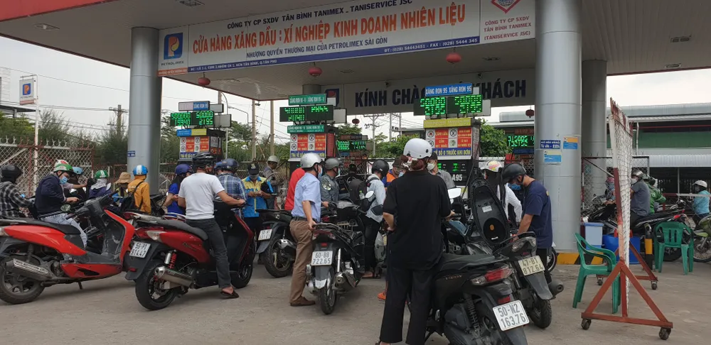 Năm 2022 xảy ra cảnh thiếu xăng dầu cục bộ Năm 2022 xảy ra cảnh thiếu xăng dầu cục bộ