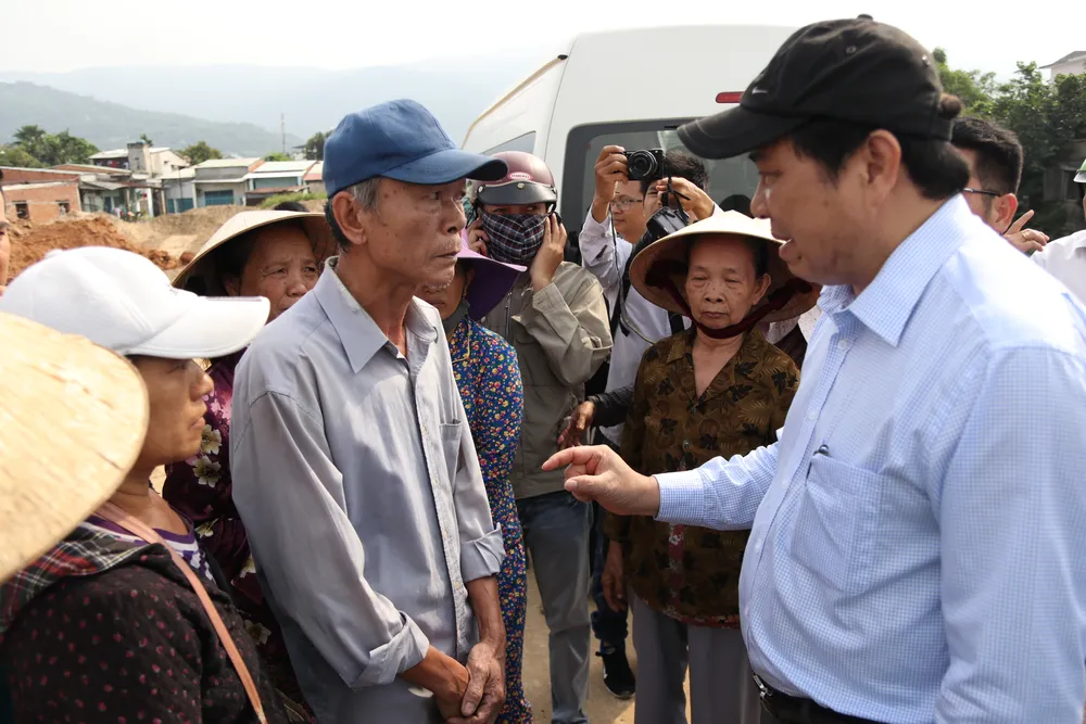 Chủ tịch UBND TP Đà Nẵng xuống tận chợ lắng nghe phản ánh của tiểu thương ảnh 4