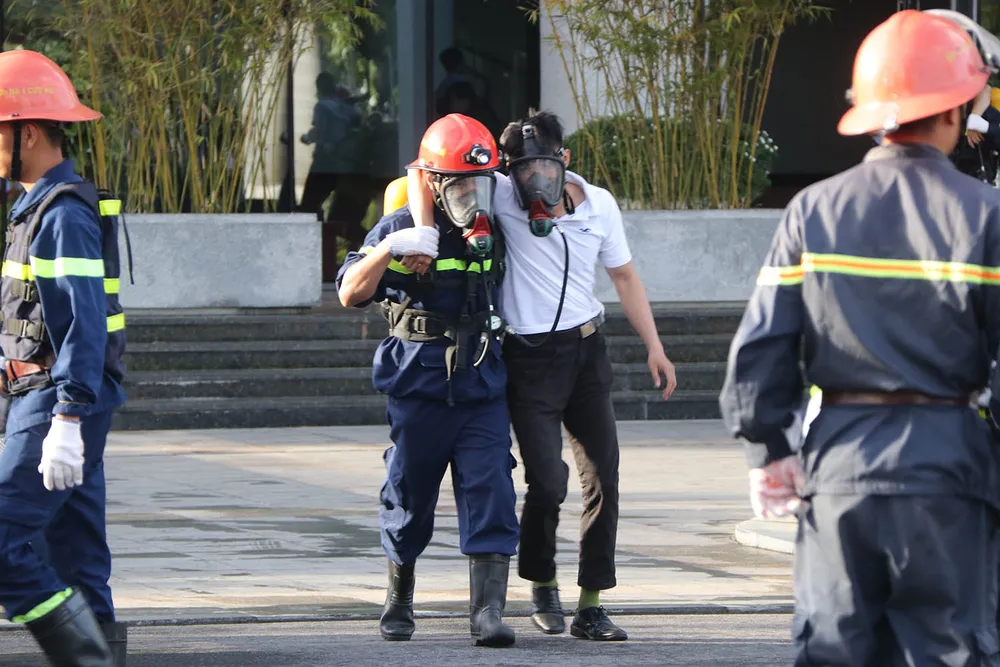 Lần đầu tiên diễn tập chữa cháy tòa nhà Trung tâm hành chính TP Đà Nẵng ảnh 6