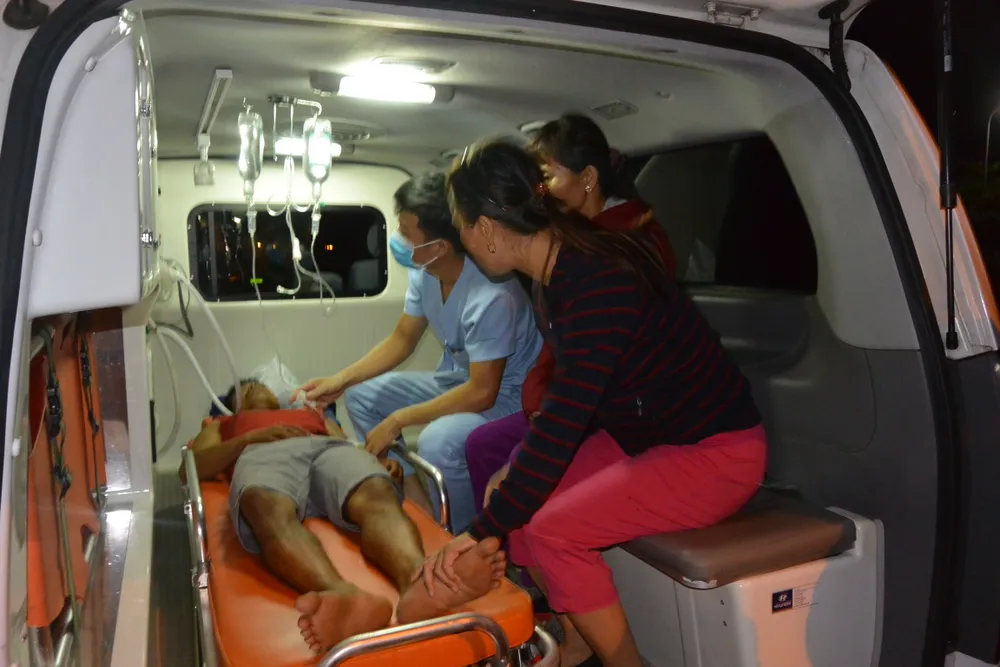 Cứu nạn thành công thuyền trưởng bị đau nặng trên biển ảnh 4