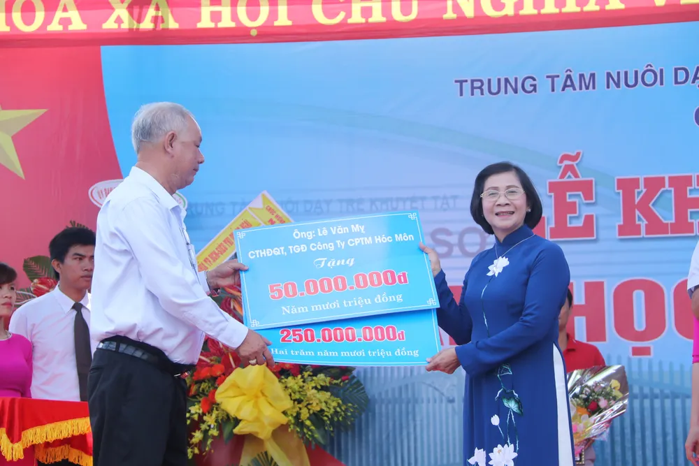 Gần 5 tỷ đồng ủng hộ Trung tâm Nuôi dạy trẻ khuyết tật Võ Hồng Sơn  ảnh 9