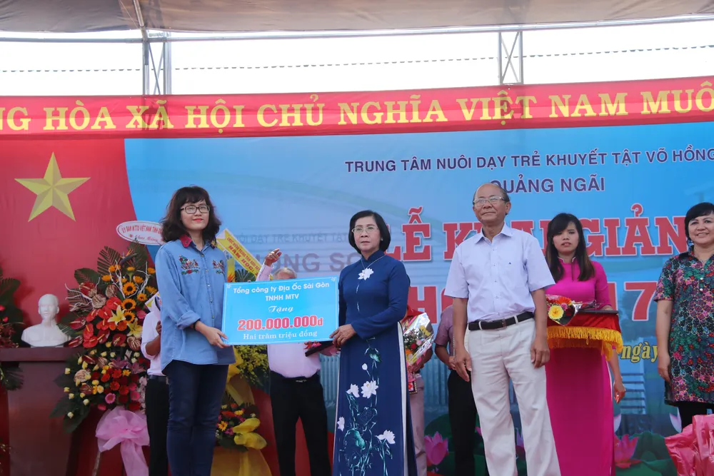 Gần 5 tỷ đồng ủng hộ Trung tâm Nuôi dạy trẻ khuyết tật Võ Hồng Sơn  ảnh 10