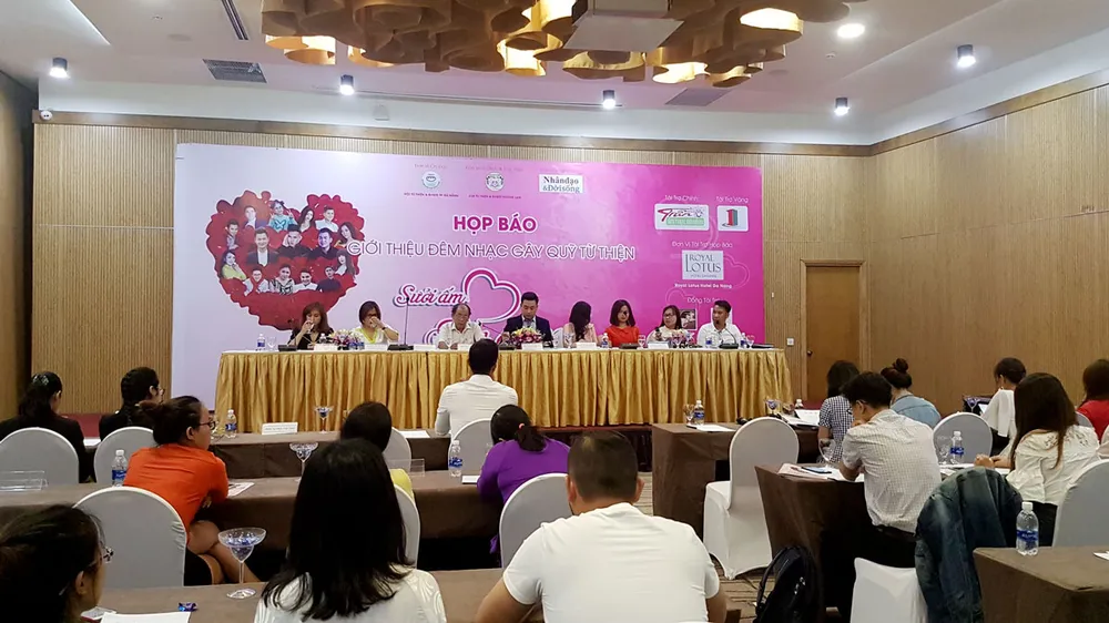 Chương trình ca nhạc gây quỹ mổ mắt cho trẻ em nghèo, bất hạnh ảnh 1