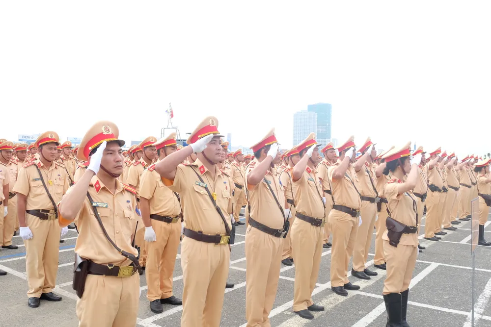 Lực lượng CSGT ra quân đảm bảo trật tự ATGT tại Tuần lễ cấp cao APEC  ảnh 6