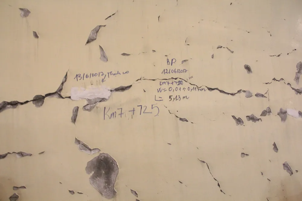 VIDEO: Hầm Hải Vân bị nứt hay bong tróc lớp sơn? ảnh 5