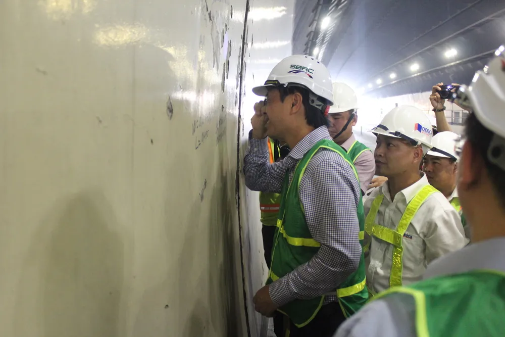 VIDEO: Hầm Hải Vân bị nứt hay bong tróc lớp sơn? ảnh 4