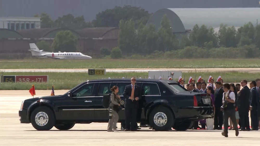 VIDEO: Tổng thống Donald Trump đến Đà Nẵng ảnh 7 VIDEO: Tổng thống Donald Trump đến Đà Nẵng ảnh 7