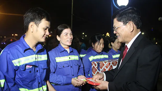 Lãnh đạo TP Đà Nẵng thăm và chúc tết các đơn vị “trực chiến” đêm giao thừa  ảnh 2