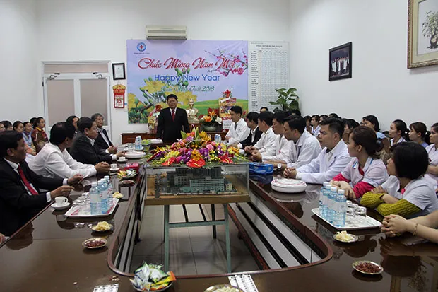 Lãnh đạo TP Đà Nẵng thăm và chúc tết các đơn vị “trực chiến” đêm giao thừa  ảnh 3