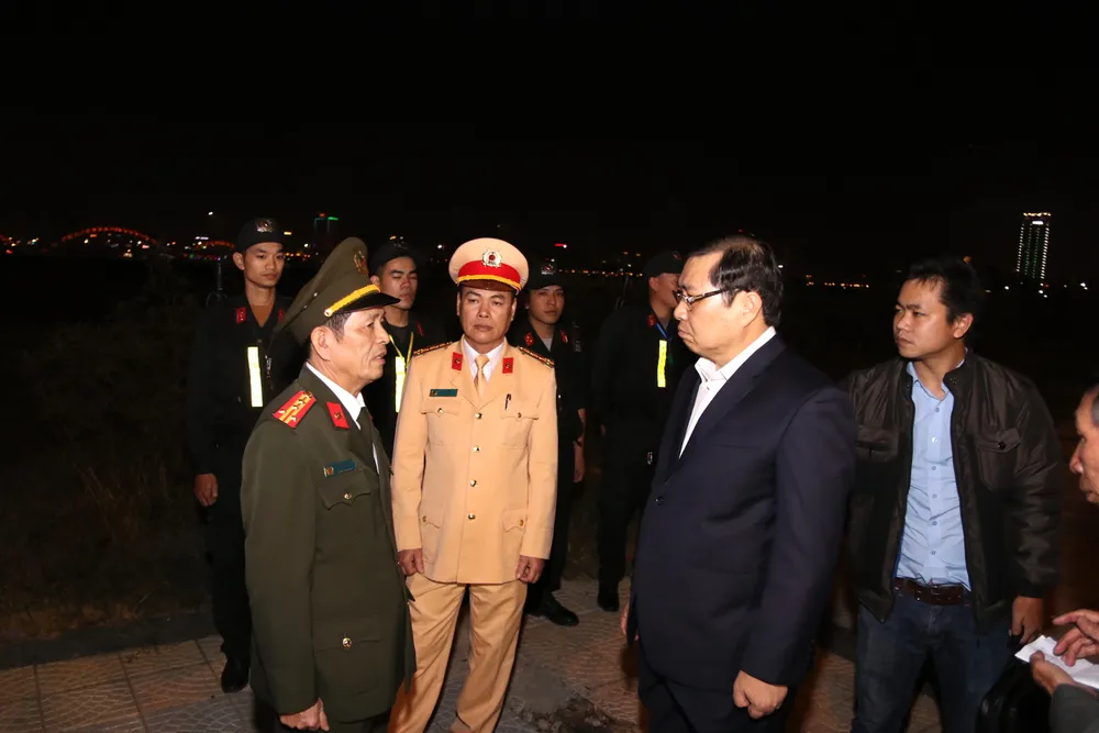 Lãnh đạo TP Đà Nẵng thăm và chúc tết các đơn vị “trực chiến” đêm giao thừa  ảnh 5