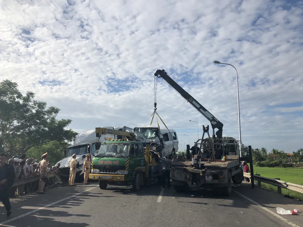 Xe đi rước dâu gặp tai nạn, 13 người chết, 4 người bị thương  ảnh 4