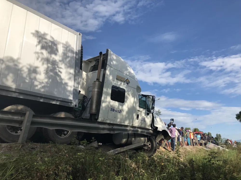 Xe đi rước dâu gặp tai nạn, 13 người chết, 4 người bị thương  ảnh 6