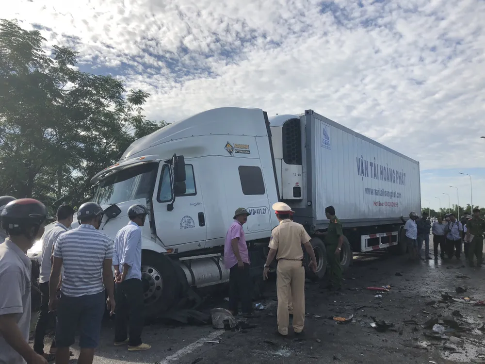 Xe đi rước dâu gặp tai nạn, 13 người chết, 4 người bị thương  ảnh 7