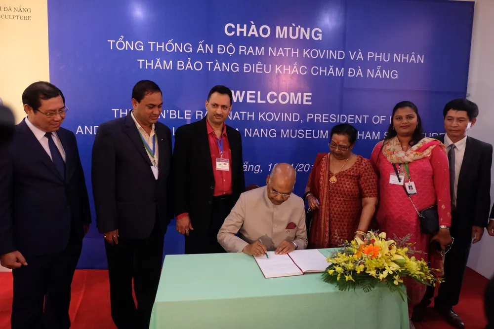 Tổng thống Ấn Độ và Phu nhân thăm bảo tàng điêu khắc Chăm Đà Nẵng và Di tích Mỹ Sơn ảnh 6