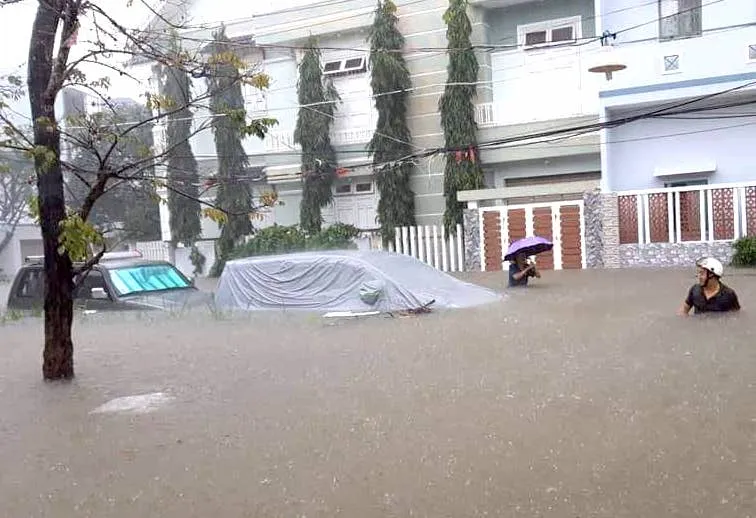 Đà Nẵng cấp bách ứng phó với ngập sâu do mưa lớn kéo dài  ảnh 9