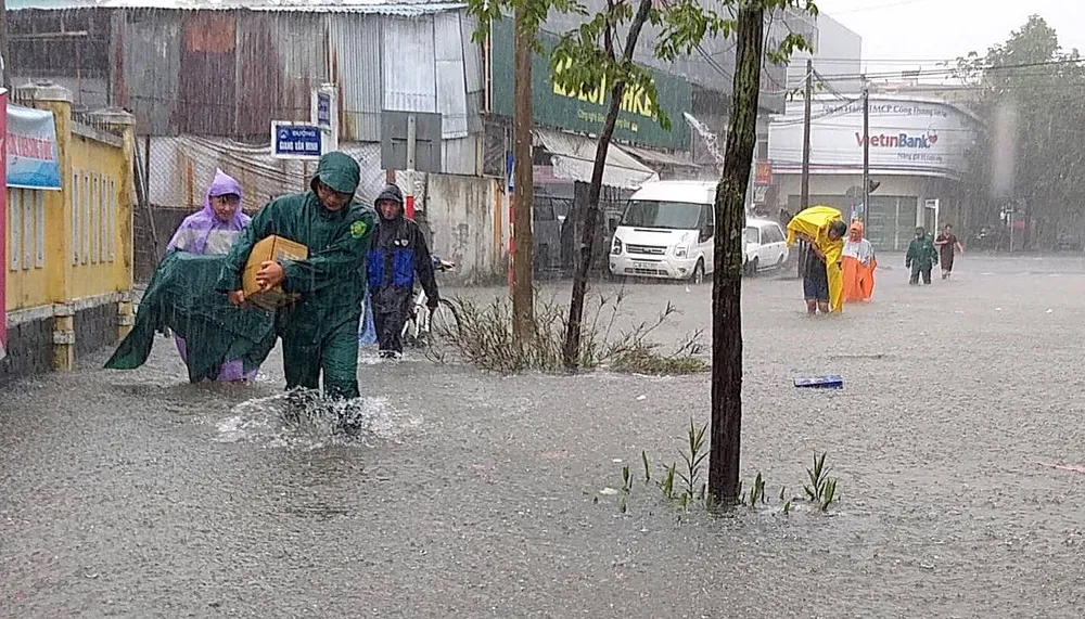 Đà Nẵng cấp bách ứng phó với ngập sâu do mưa lớn kéo dài  ảnh 10