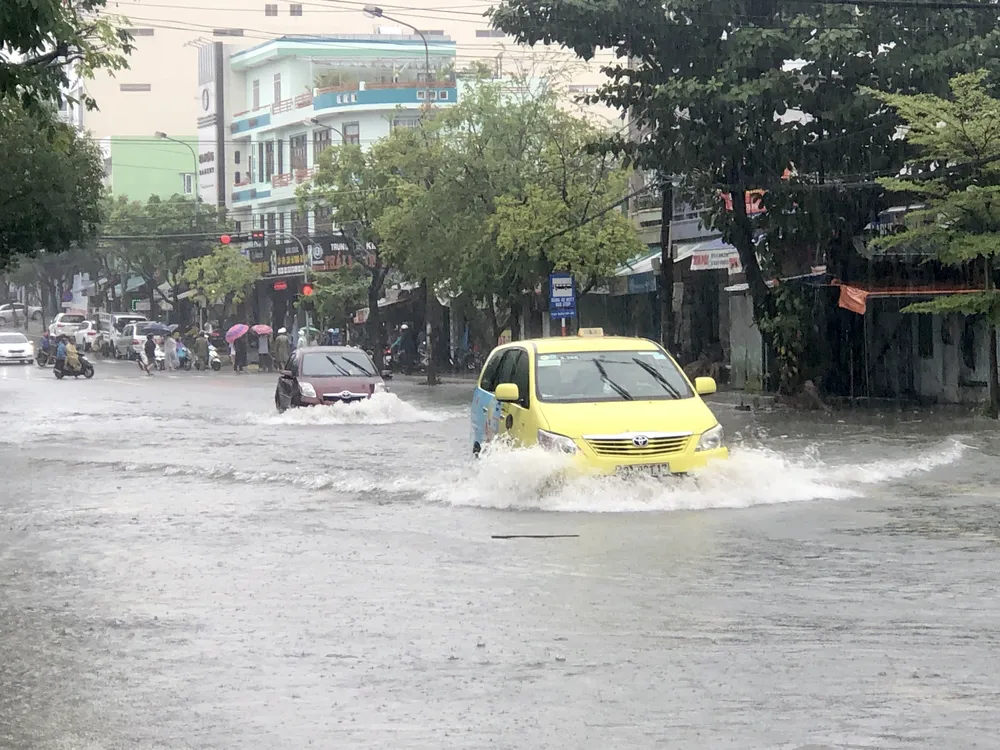 Đà Nẵng cấp bách ứng phó với ngập sâu do mưa lớn kéo dài  ảnh 2
