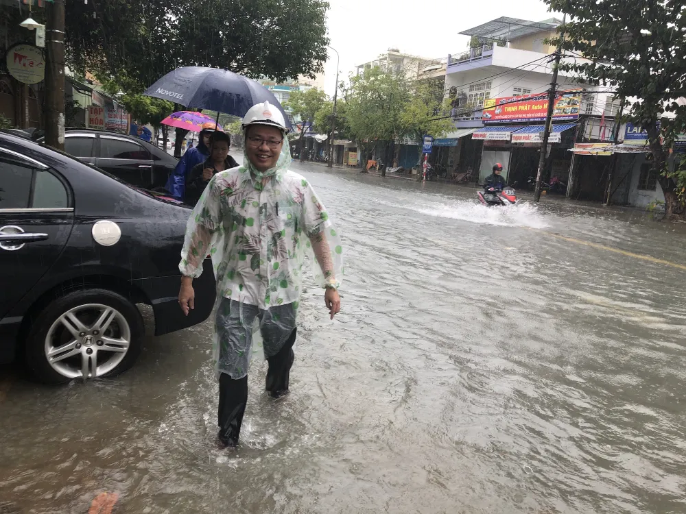 Đà Nẵng cấp bách ứng phó với ngập sâu do mưa lớn kéo dài  ảnh 4