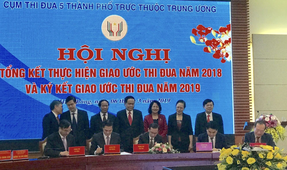 5 thành phố ký kết giao ước thi đua năm 2019