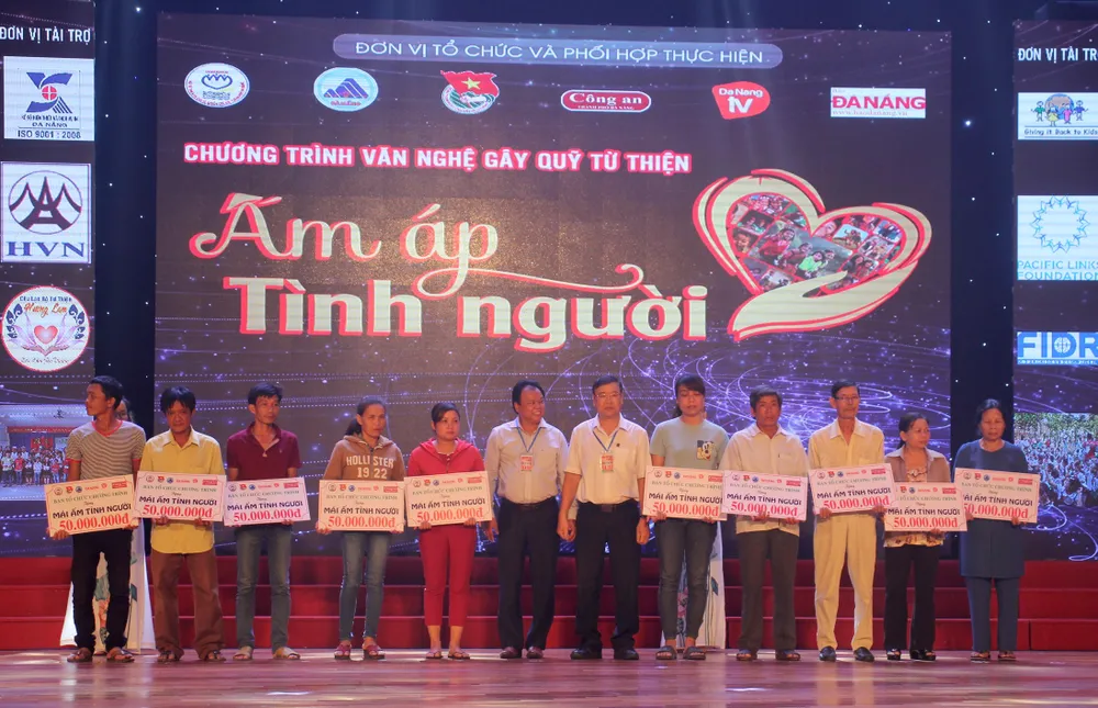 “Ấm áp tình người” - chương trình vì trẻ em nghèo ảnh 3