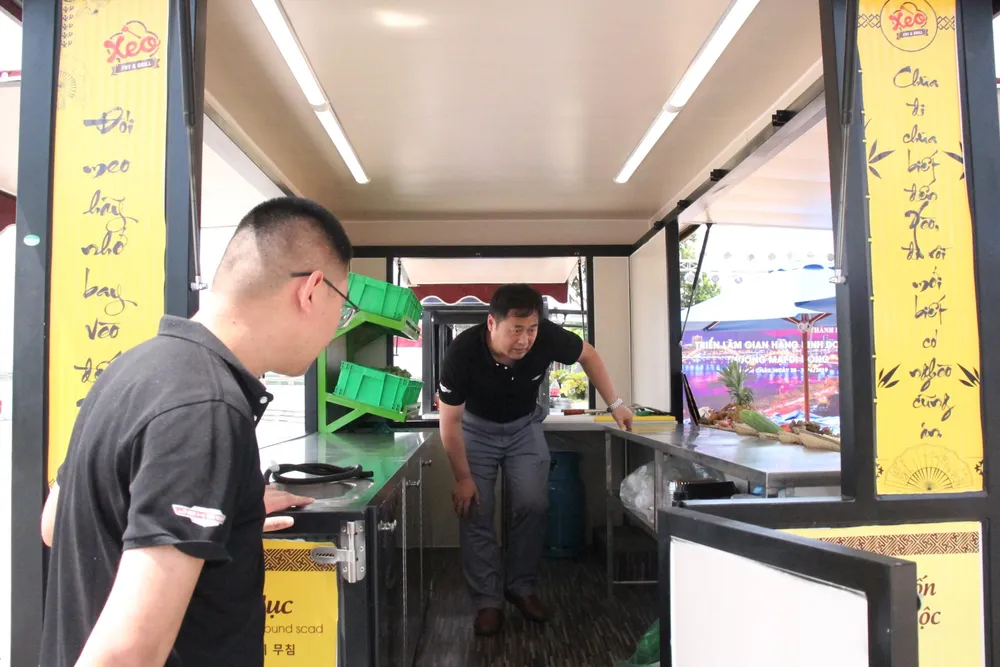 Triển khai Gian hàng kinh doanh thương mại di động ở đường Bạch Đằng ảnh 2