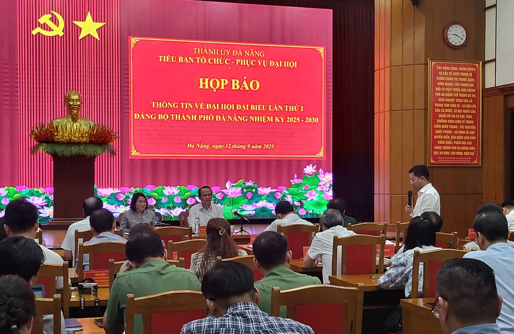 Buổi họp báo trước Đại hội Đảng bộ TP Đà Nẵng do Thành ủy Đà Nẵng tổ chức 1d4eb2b9542cdf72863d.jpg