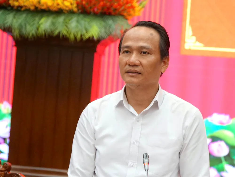 Phó Bí thư Thường trực Thành ủy Đà Nẵng Nguyễn Đình Vĩnh thông tin tại họp báo 7958ee7bbaf131af68e0.jpg