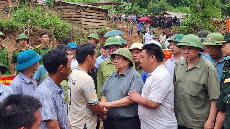 政府总理向近期遭受洪涝及山体滑坡影响而失去亲人的民众表达了哀悼。