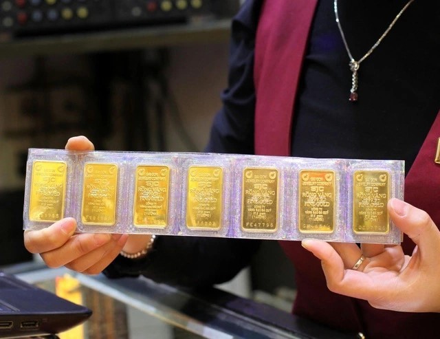 8月7日，SJC金片价格比国际金价每两高1600万元。