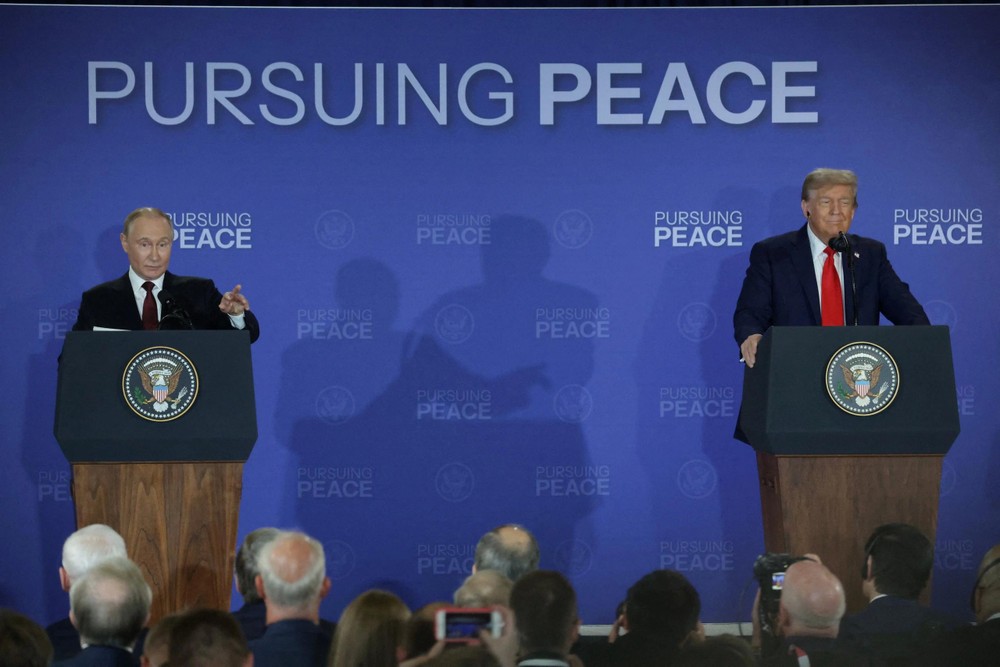 当地时间15日，美国总统特朗普在阿拉斯加与俄罗斯总统普京会谈后，出席新闻发布会。（图：互联网）