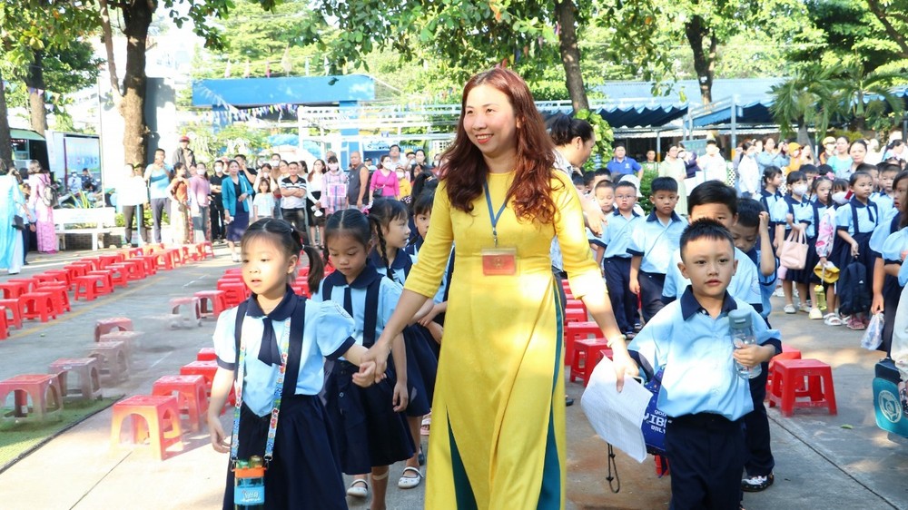 胡志明市学生入学。