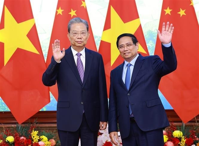 政府总理范明政接见中国全国人大常委会委员长赵乐际。